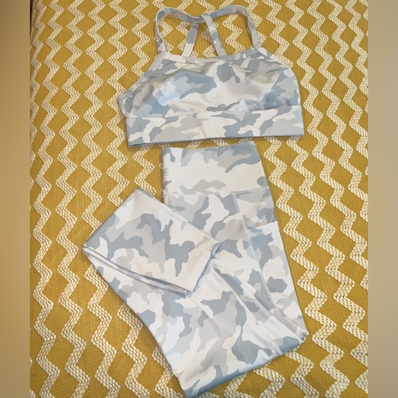 💖 NWOT JustFab Nimbus Cloud White Gray Camo 2 Pc Activewear Set Size L - Picture 3 of 13